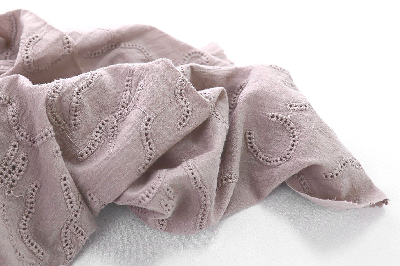 Хлопок "Батист" жатка с вышивкой/серо-лиловый 3202-PY/D#4/C#4 (EU4272)