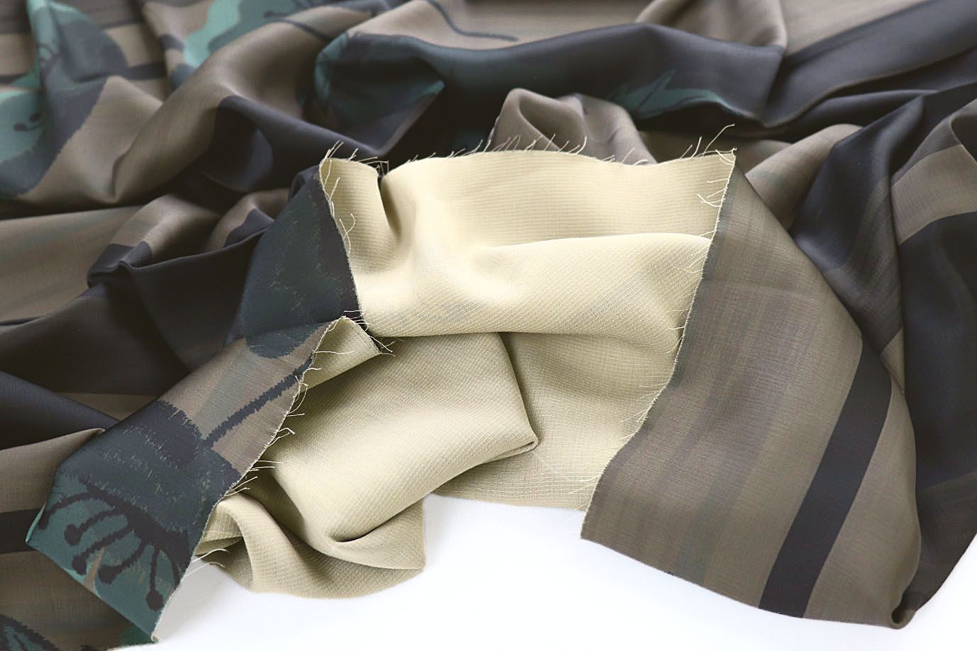 Шелк "Джулия" принт/цветы светло-темно-изумрудные на оранжево-сером 4026-PY/D#1/C#3