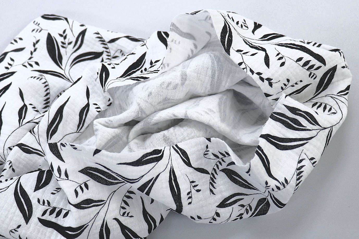 Муслин принт/листья черные на белом 1393-PY/D#24/C#1