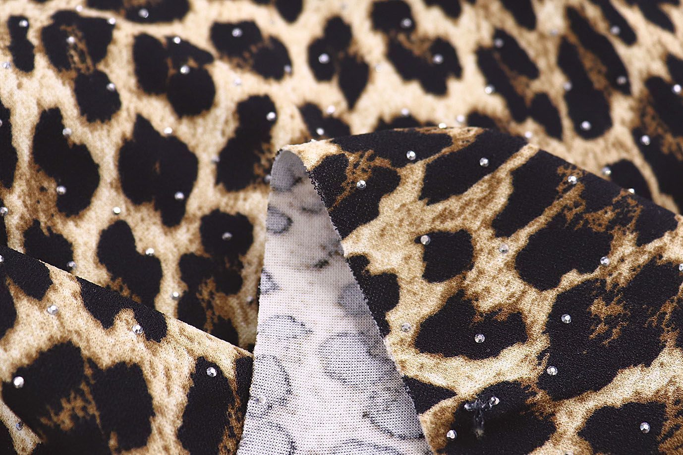 Трикотаж "Скуба" креп со стразами принт/леопард молочно-коричневый 3779-PY/D#1/C#1