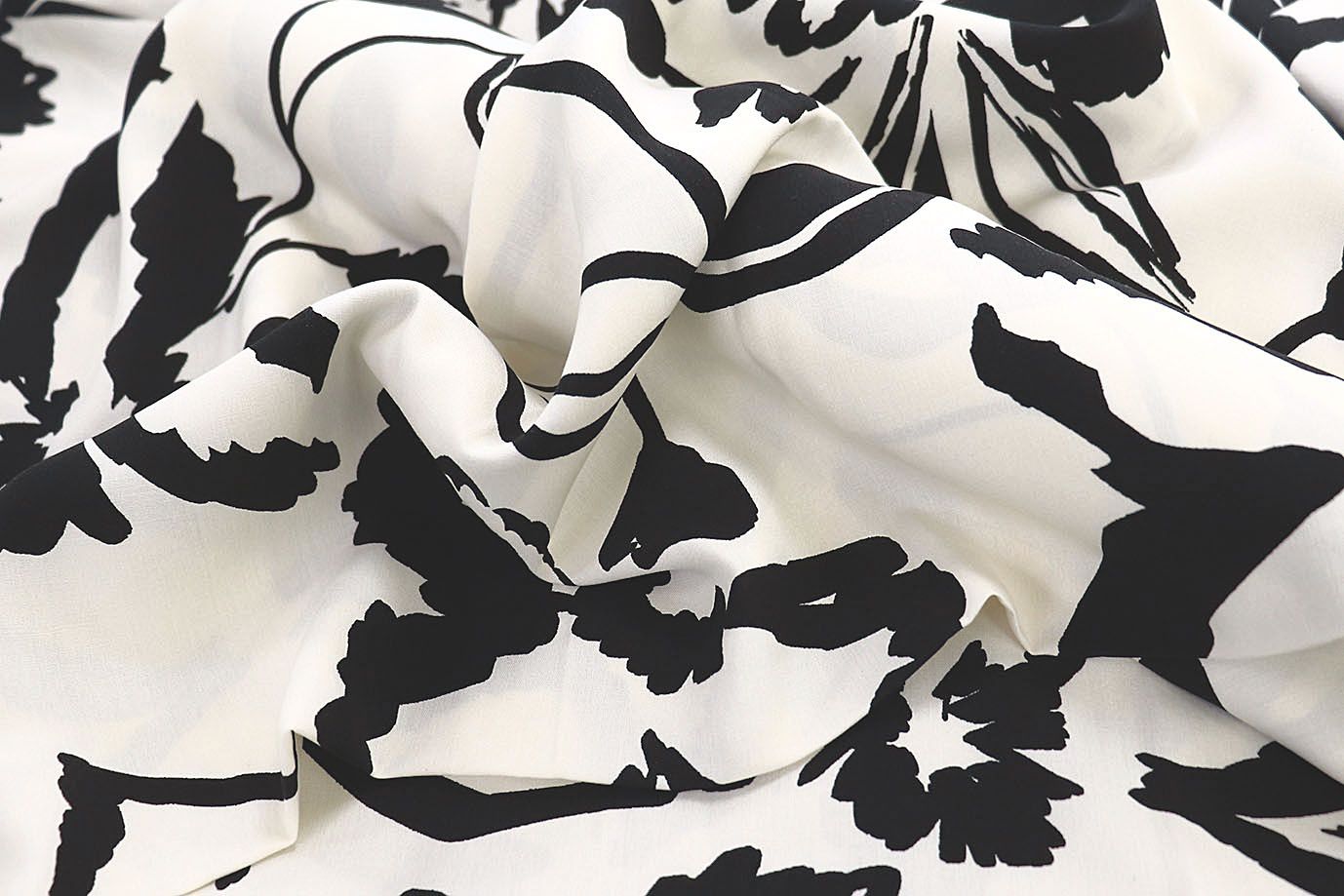 Штапель принт/черный на молочном 3858-PY/D#10/C#1