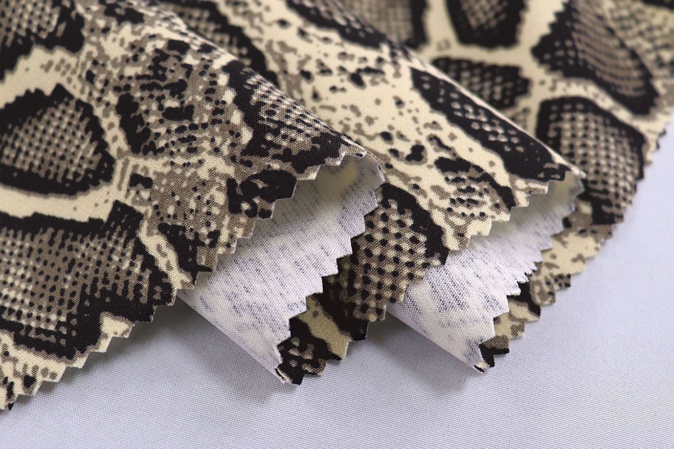 Трикотаж "Скуба" креп принт/змея чероно-бежевая 3836-PY/C#2