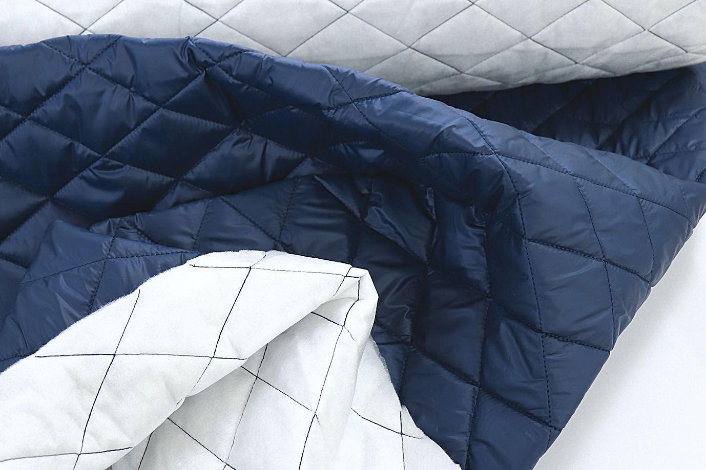 Ткань простеганная "Ромб"/синий 1254/25+холлофайбер 200